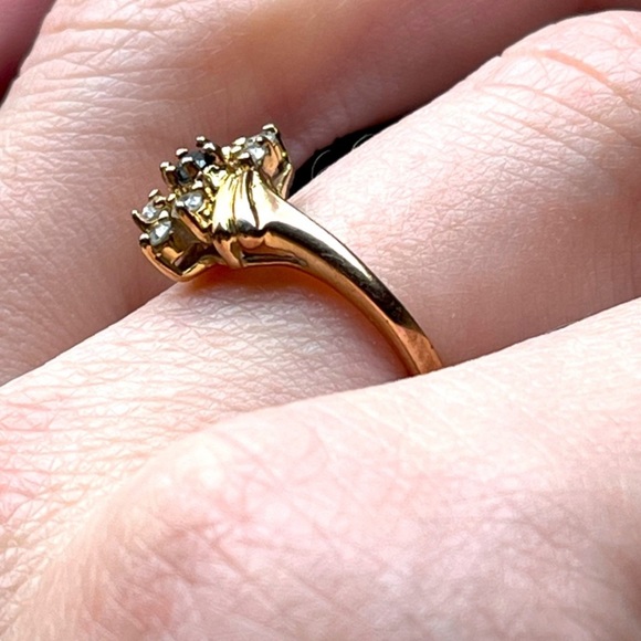 10k Yellow Gold and Sapphire Vintage Ring Size 7 - Picture 5 of 7